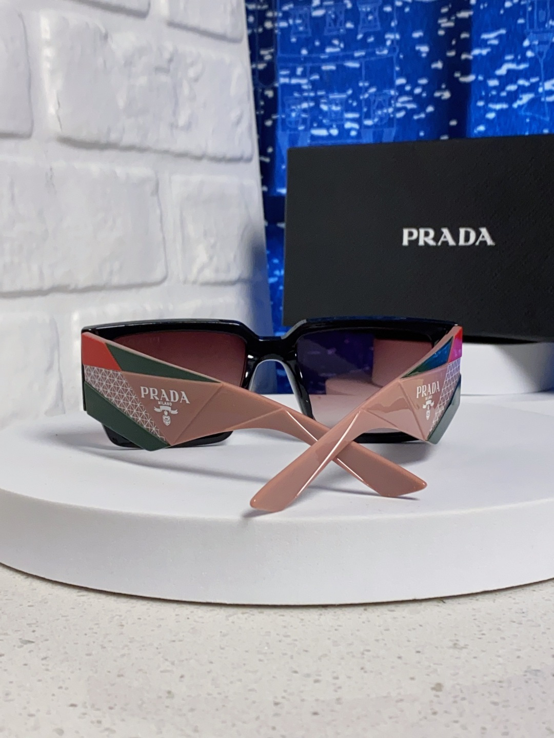 Prada普拉达 2025新款男普欧美运动太阳镜女防紫外线流行眼镜优雅通用时尚外贸墨镜 男女通用