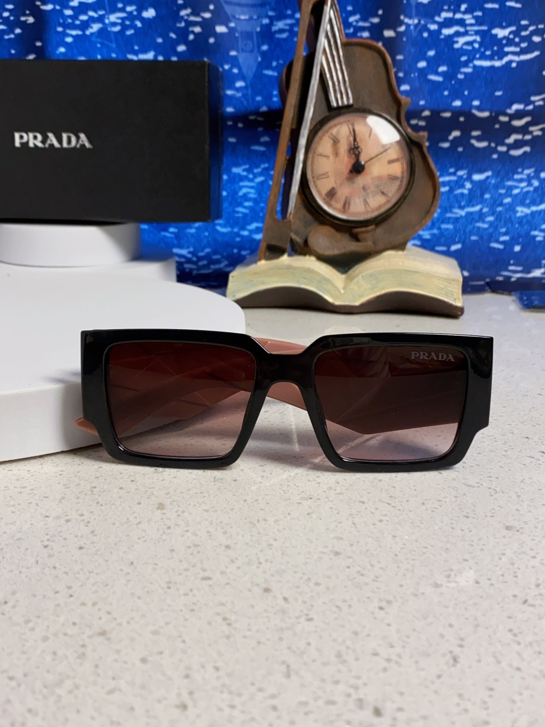 Prada普拉达 2025新款男普欧美运动太阳镜女防紫外线流行眼镜优雅通用时尚外贸墨镜 男女通用