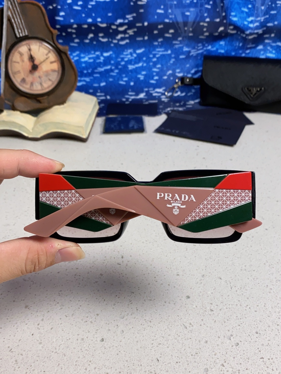 Prada普拉达 2025新款男普欧美运动太阳镜女防紫外线流行眼镜优雅通用时尚外贸墨镜 男女通用