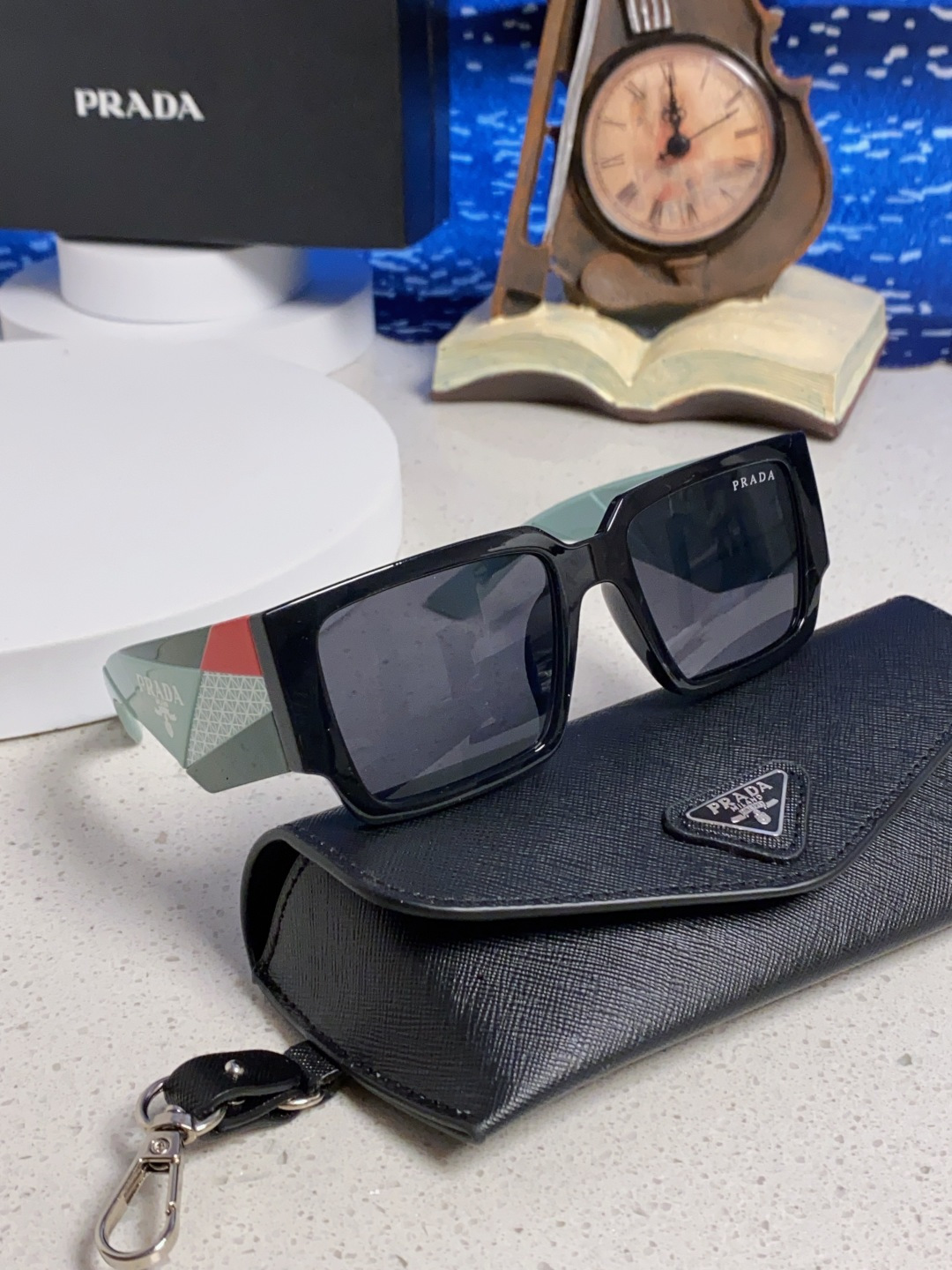 Prada普拉达 2025新款男普欧美运动太阳镜女防紫外线流行眼镜优雅通用时尚外贸墨镜 男女通用