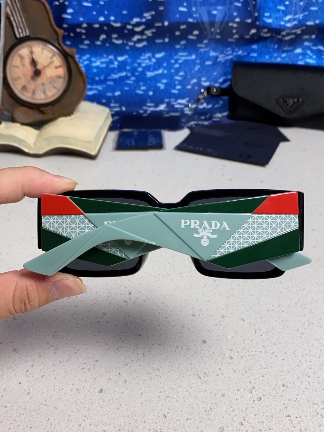 Prada普拉达 2025新款男普欧美运动太阳镜女防紫外线流行眼镜优雅通用时尚外贸墨镜 男女通用