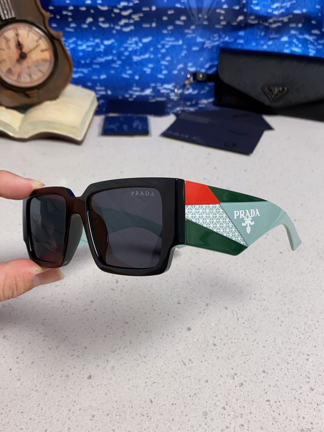 Prada普拉达 2025新款男普欧美运动太阳镜女防紫外线流行眼镜优雅通用时尚外贸墨镜 男女通用
