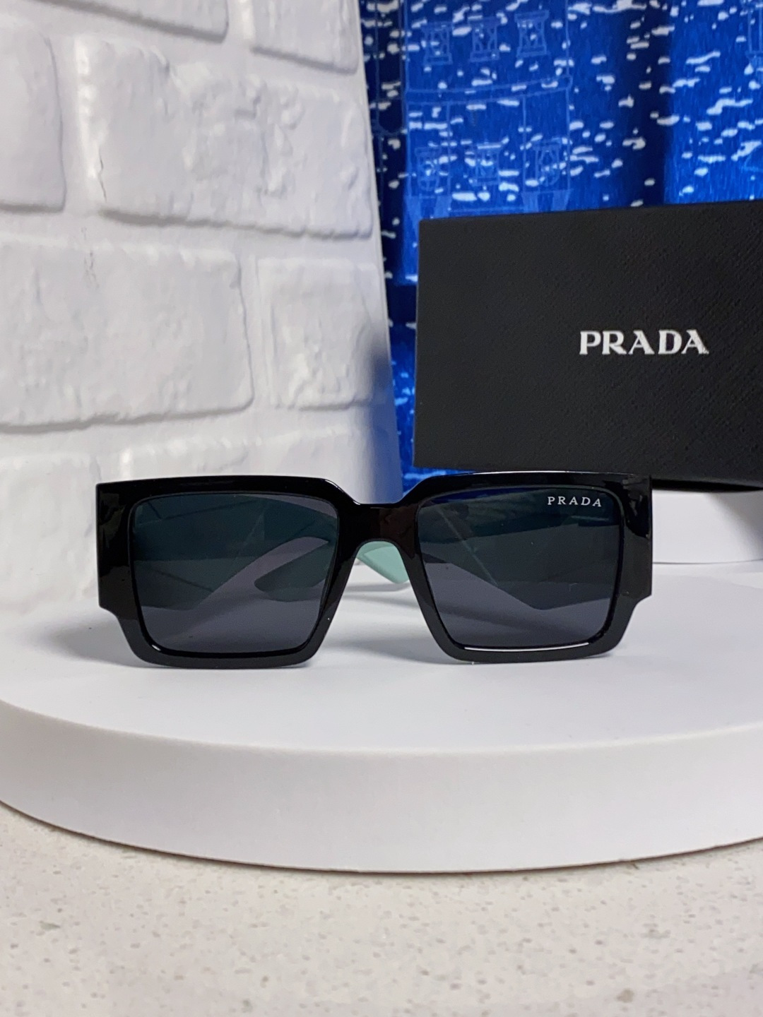 Prada普拉达 2025新款男普欧美运动太阳镜女防紫外线流行眼镜优雅通用时尚外贸墨镜 男女通用