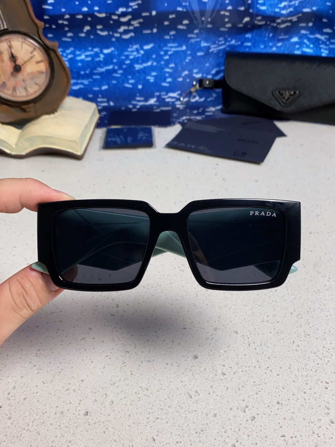 Prada普拉达 2025新款男普欧美运动太阳镜女防紫外线流行眼镜优雅通用时尚外贸墨镜 男女通用