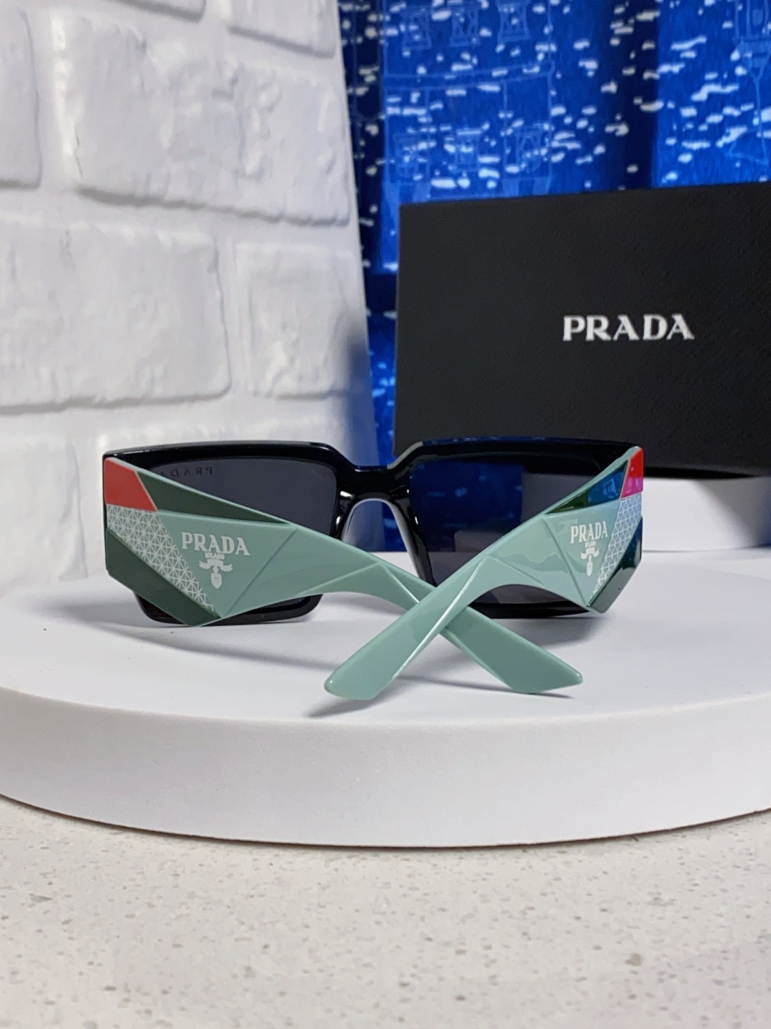 Prada普拉达 2025新款男普欧美运动太阳镜女防紫外线流行眼镜优雅通用时尚外贸墨镜 男女通用