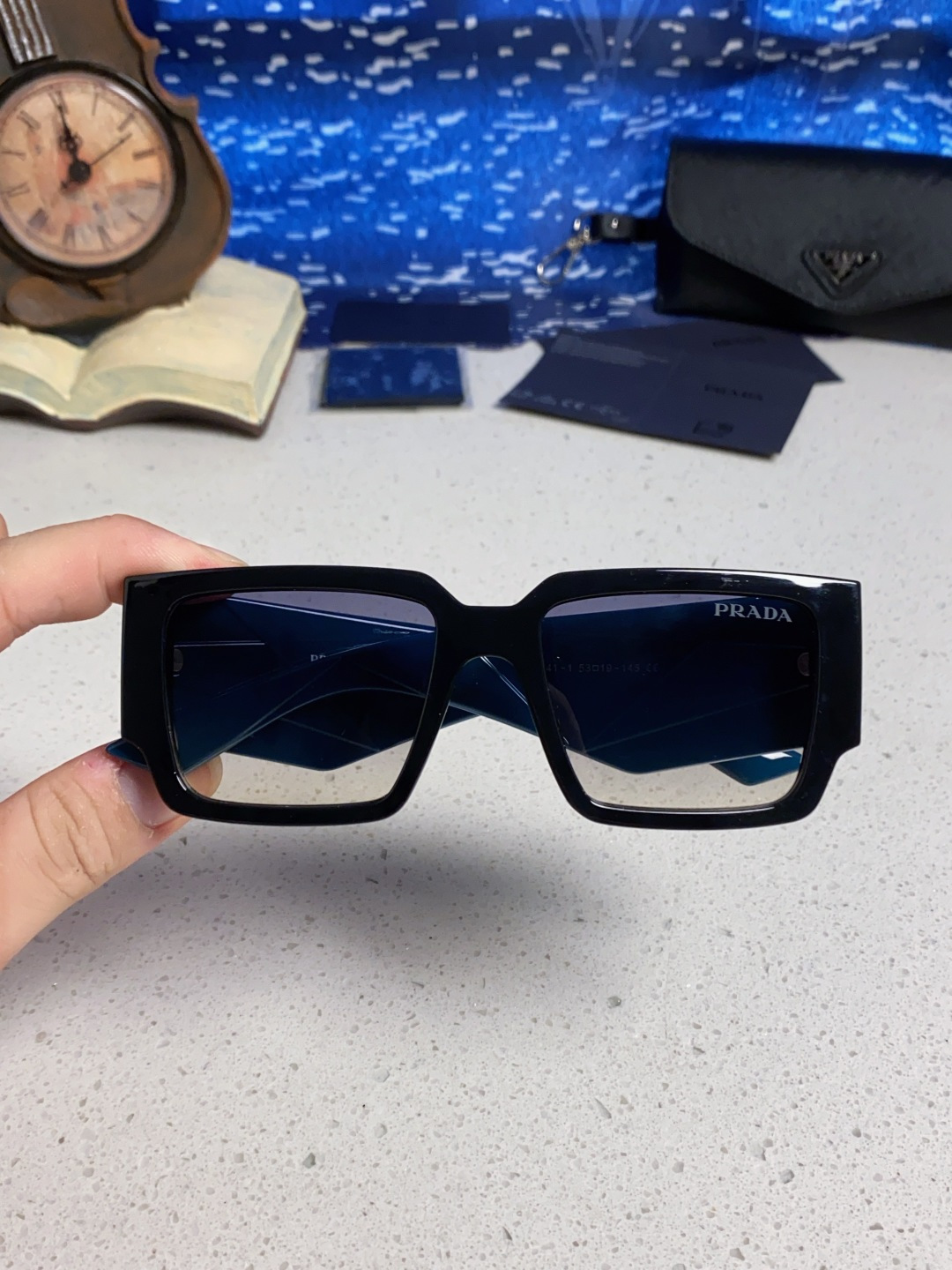 Prada普拉达 2025新款男普欧美运动太阳镜女防紫外线流行眼镜优雅通用时尚外贸墨镜 男女通用