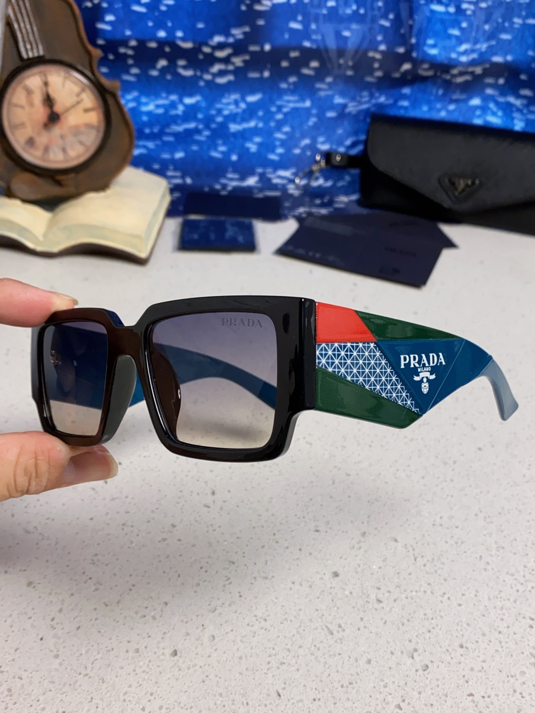 Prada普拉达 2025新款男普欧美运动太阳镜女防紫外线流行眼镜优雅通用时尚外贸墨镜 男女通用