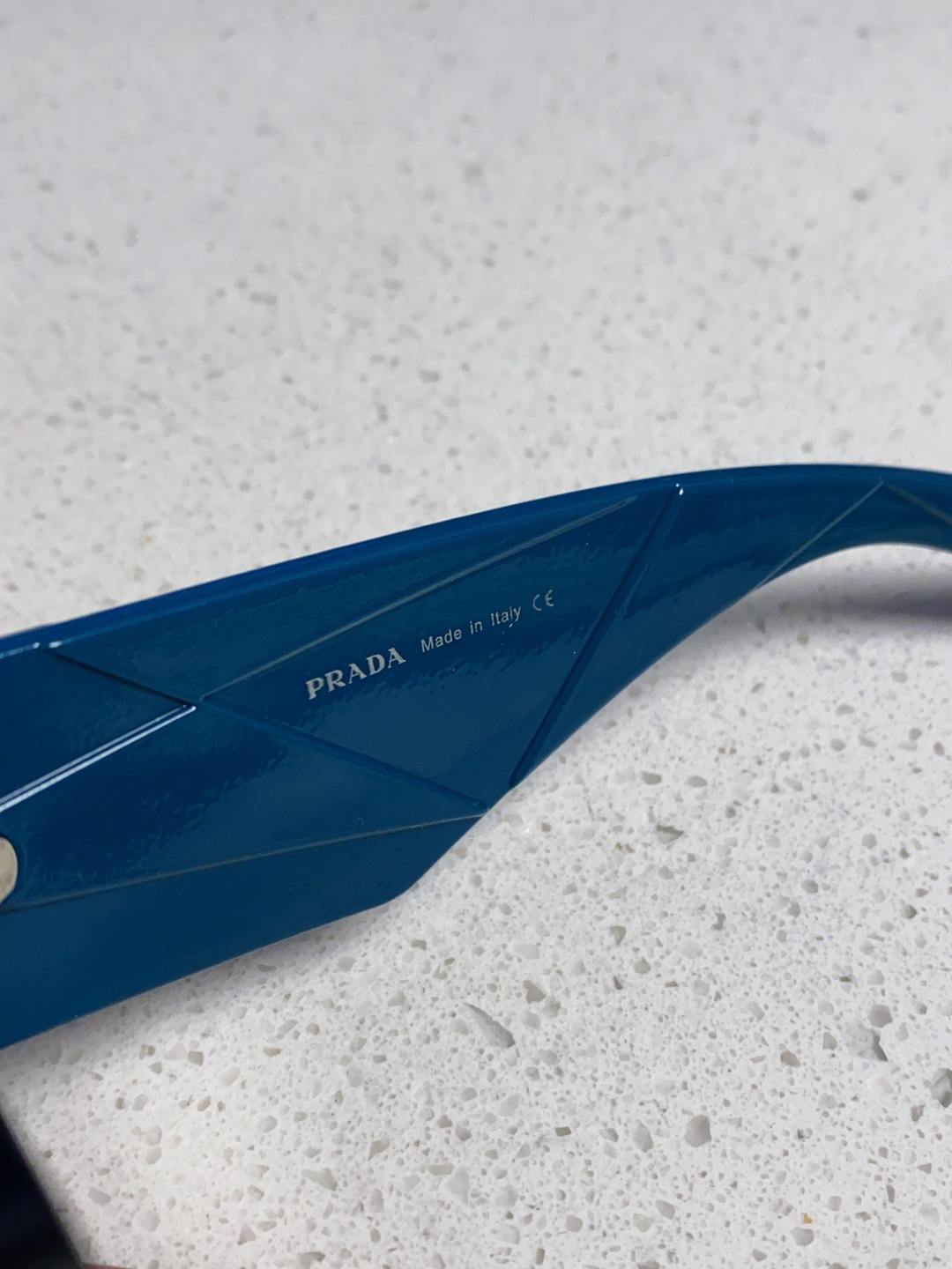 Prada普拉达 2025新款男普欧美运动太阳镜女防紫外线流行眼镜优雅通用时尚外贸墨镜 男女通用