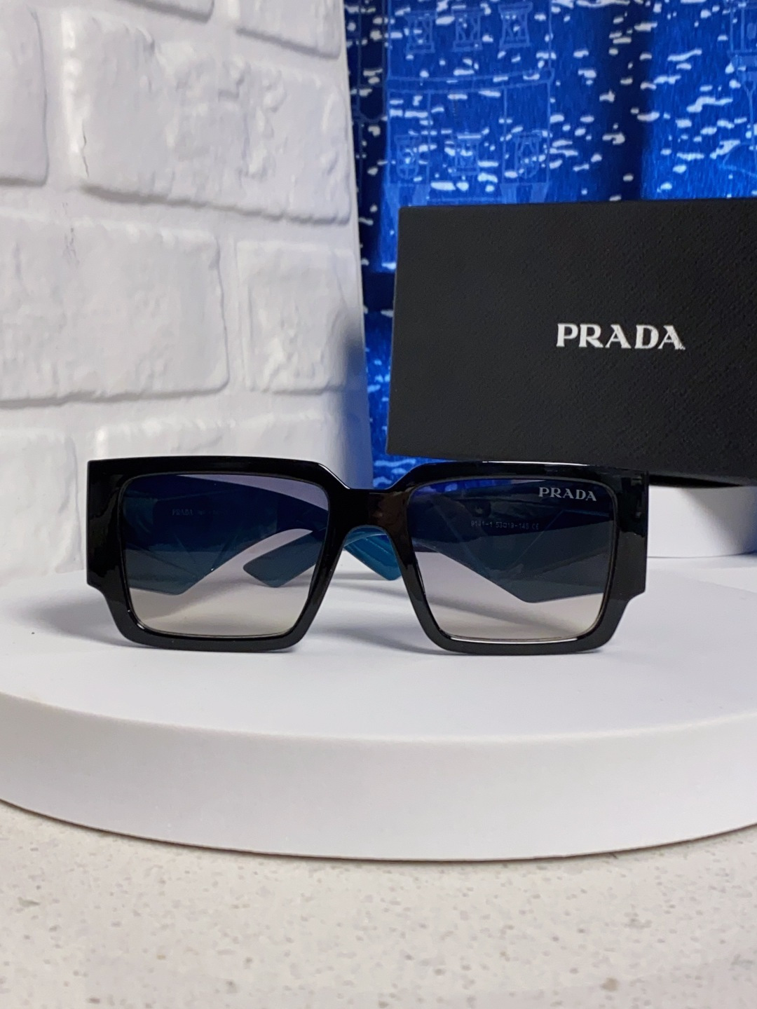 Prada普拉达 2025新款男普欧美运动太阳镜女防紫外线流行眼镜优雅通用时尚外贸墨镜 男女通用