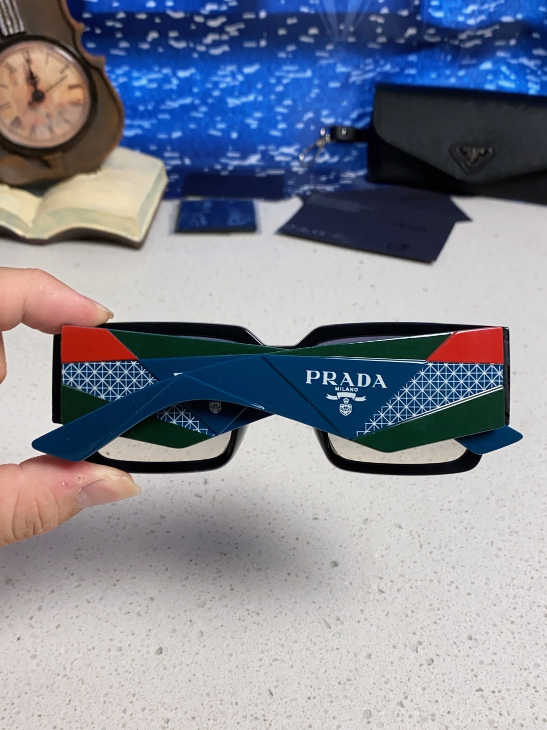 Prada普拉达 2025新款男普欧美运动太阳镜女防紫外线流行眼镜优雅通用时尚外贸墨镜 男女通用