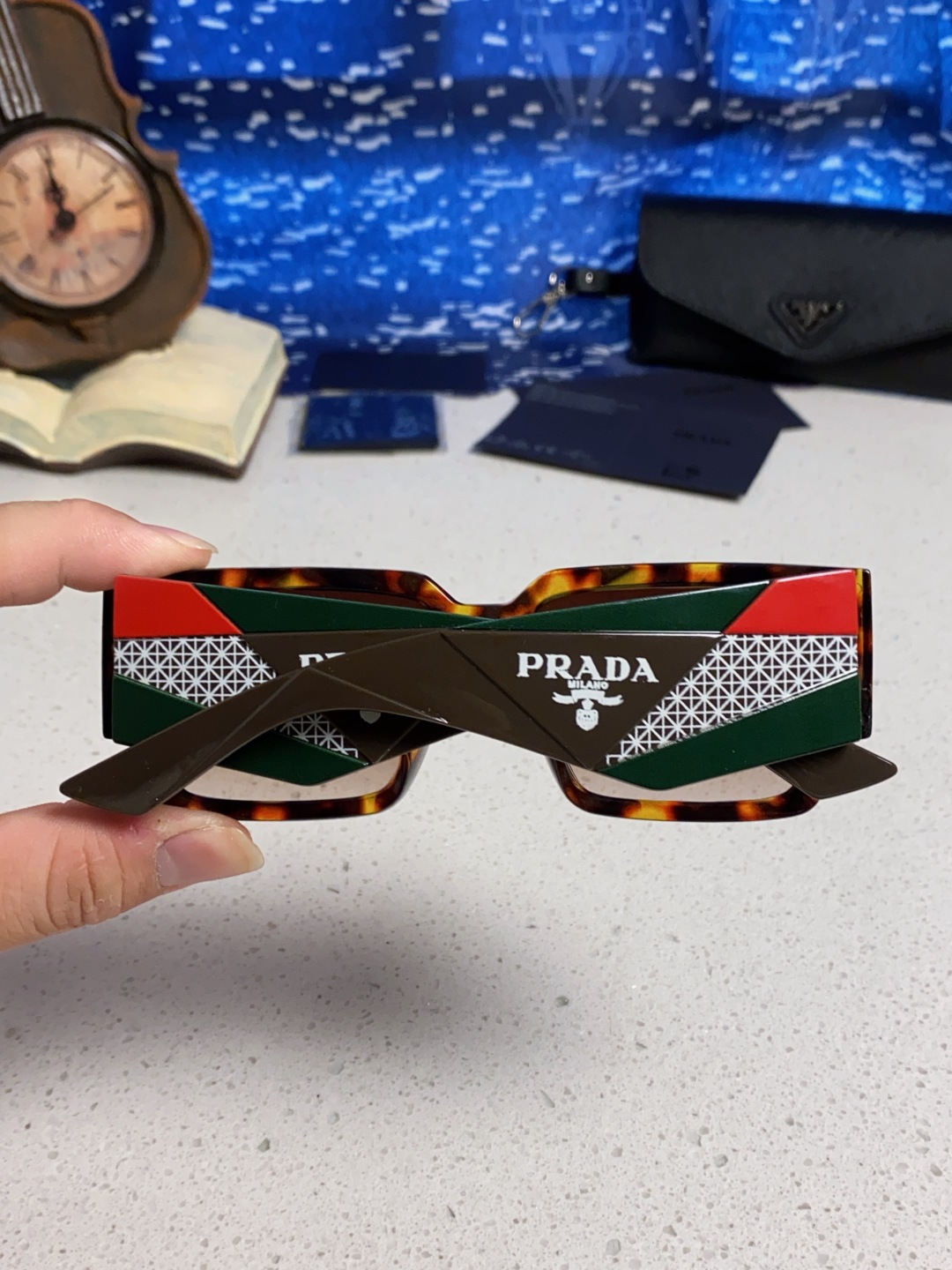 Prada普拉达 2025新款男普欧美运动太阳镜女防紫外线流行眼镜优雅通用时尚外贸墨镜 男女通用