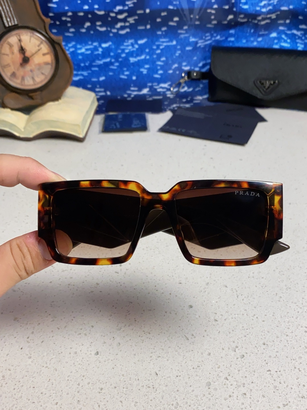 Prada普拉达 2025新款男普欧美运动太阳镜女防紫外线流行眼镜优雅通用时尚外贸墨镜 男女通用