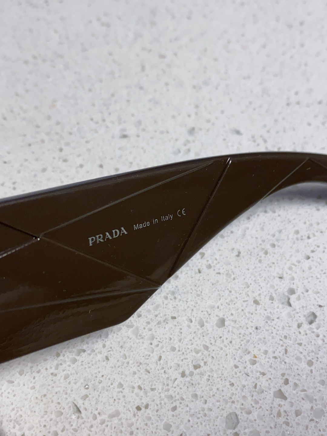 Prada普拉达 2025新款男普欧美运动太阳镜女防紫外线流行眼镜优雅通用时尚外贸墨镜 男女通用