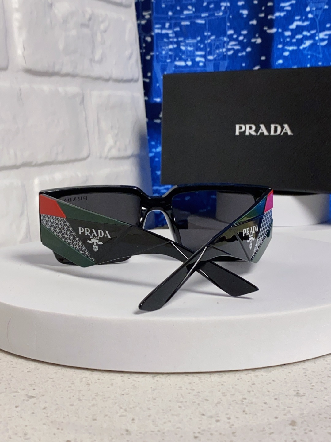 Prada普拉达 2025新款男普欧美运动太阳镜女防紫外线流行眼镜优雅通用时尚外贸墨镜 男女通用