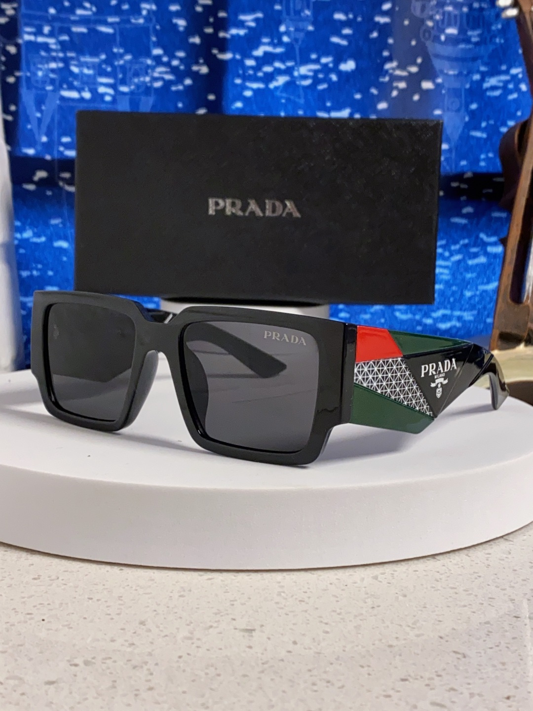 Prada普拉达 2025新款男普欧美运动太阳镜女防紫外线流行眼镜优雅通用时尚外贸墨镜 男女通用