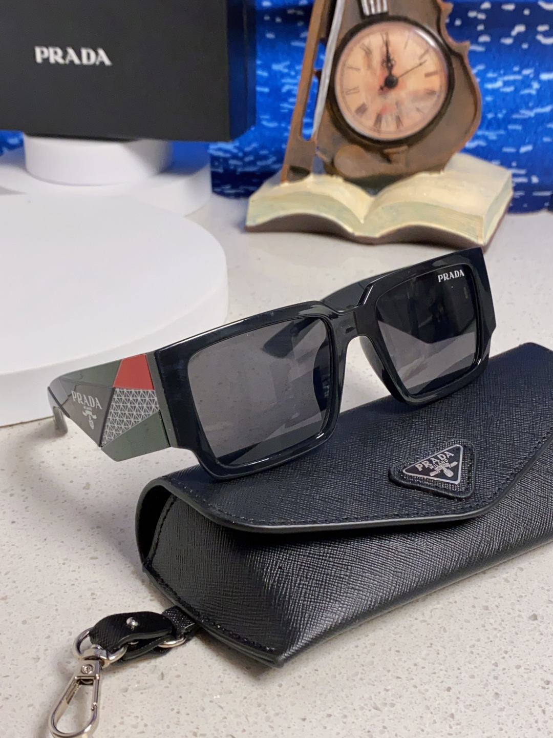 Prada普拉达 2025新款男普欧美运动太阳镜女防紫外线流行眼镜优雅通用时尚外贸墨镜 男女通用