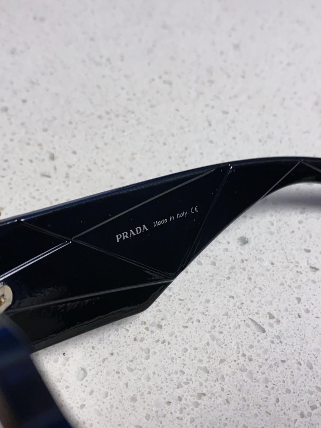 Prada普拉达 2025新款男普欧美运动太阳镜女防紫外线流行眼镜优雅通用时尚外贸墨镜 男女通用