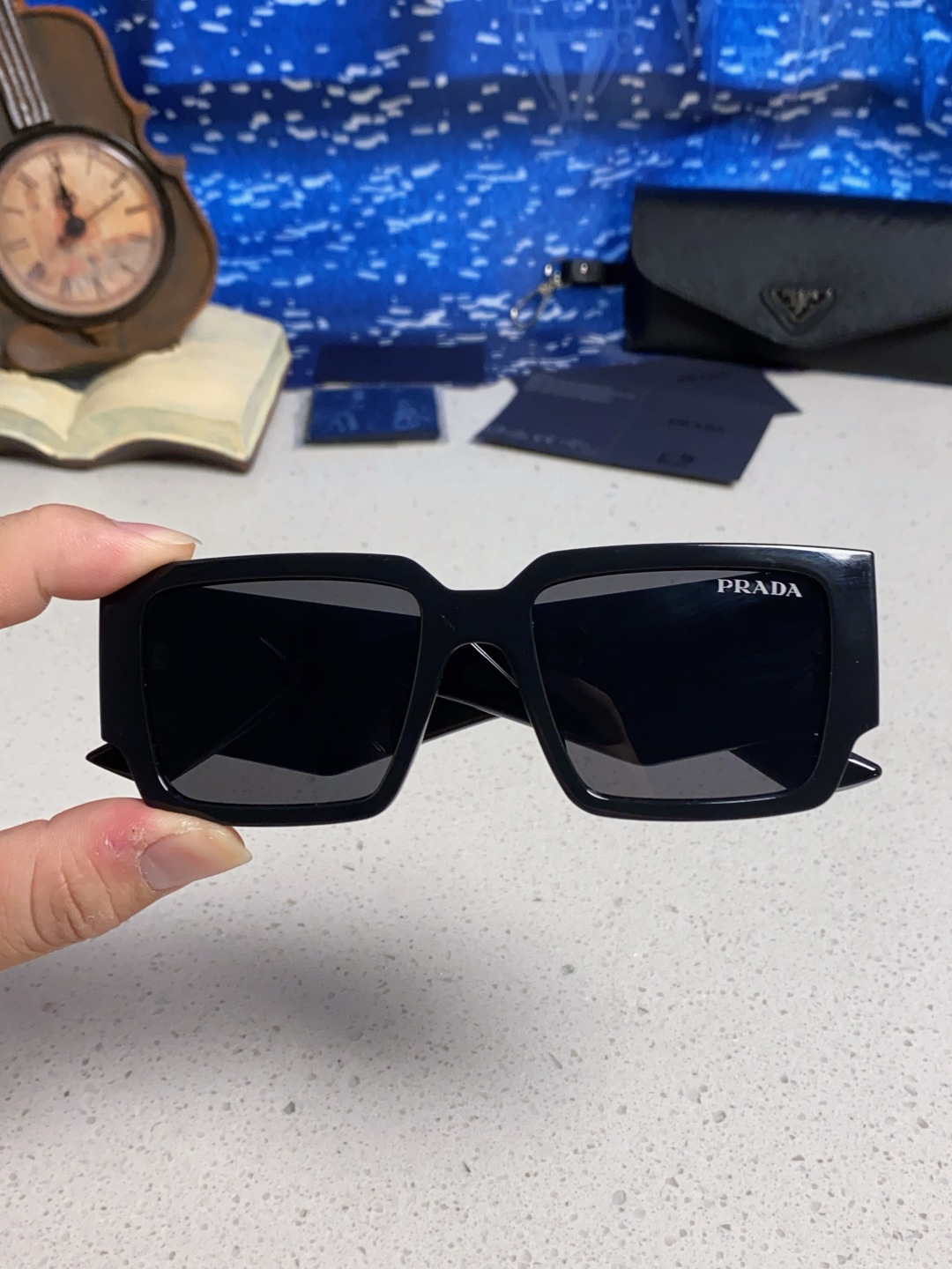 Prada普拉达 2025新款男普欧美运动太阳镜女防紫外线流行眼镜优雅通用时尚外贸墨镜 男女通用