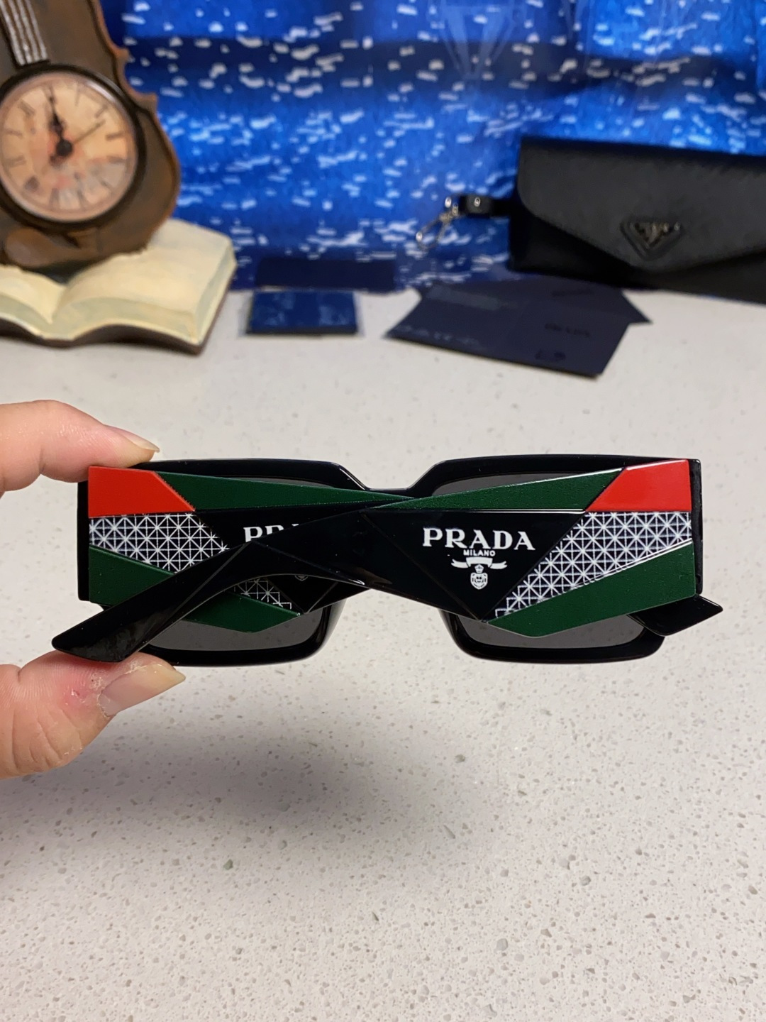 Prada普拉达 2025新款男普欧美运动太阳镜女防紫外线流行眼镜优雅通用时尚外贸墨镜 男女通用