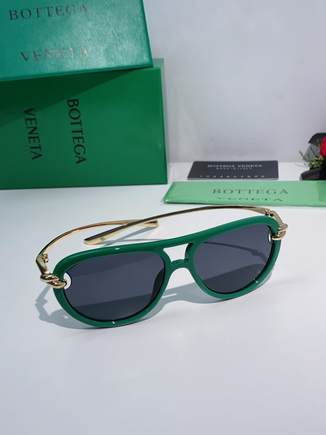 Bottega Veneta宝缇嘉 2025新款欧美复古小框双梁蛤蟆镜女潮圆脸显瘦朋克风太阳眼镜嘻哈蹦迪