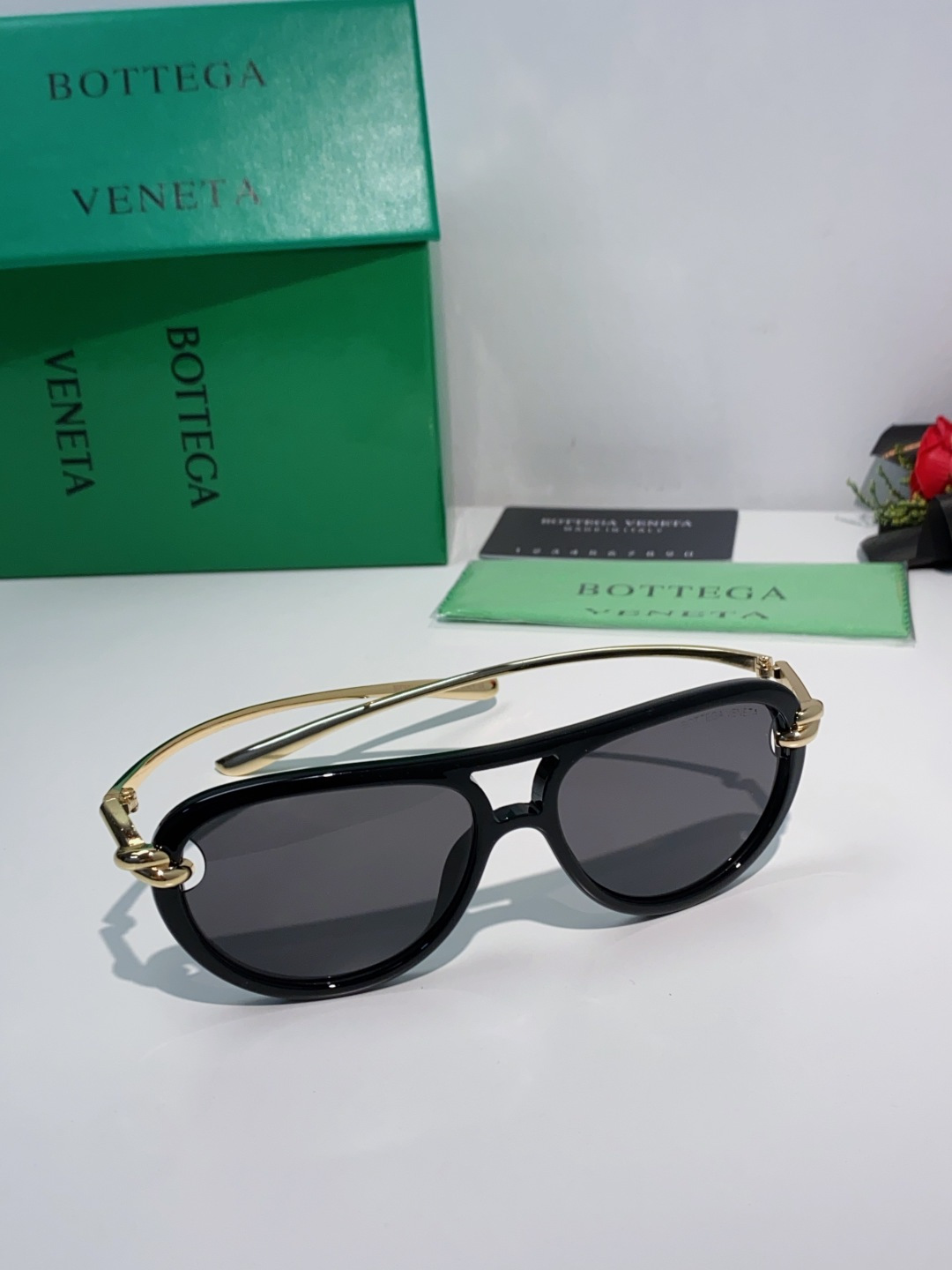 Bottega Veneta宝缇嘉 2025新款欧美复古小框双梁蛤蟆镜女潮圆脸显瘦朋克风太阳眼镜嘻哈蹦迪