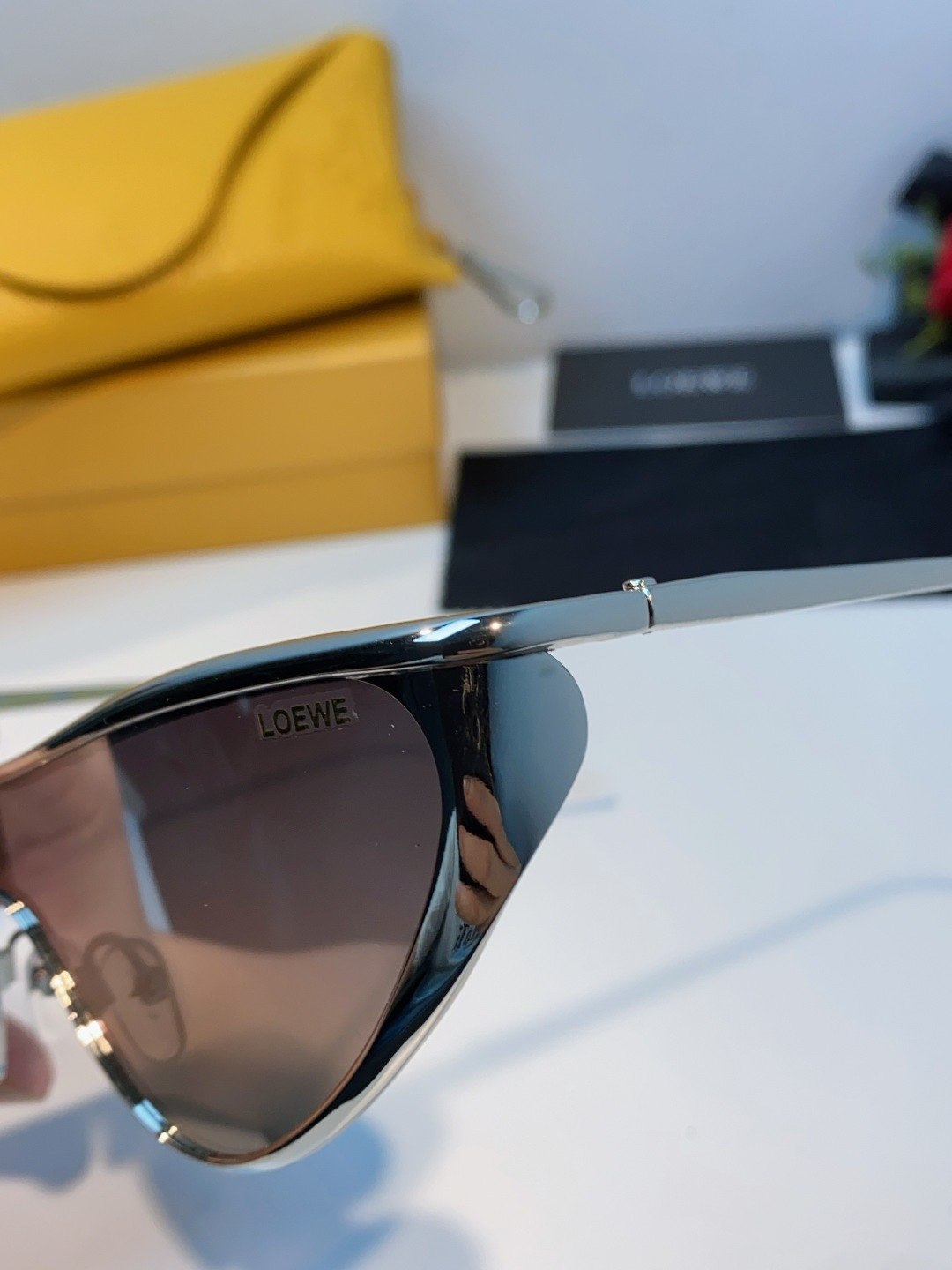 Loewe罗意威 杨幂同款复古猫眼墨镜欧美风时尚防紫外线太阳镜潮酷飒女士墨镜 LW40165U