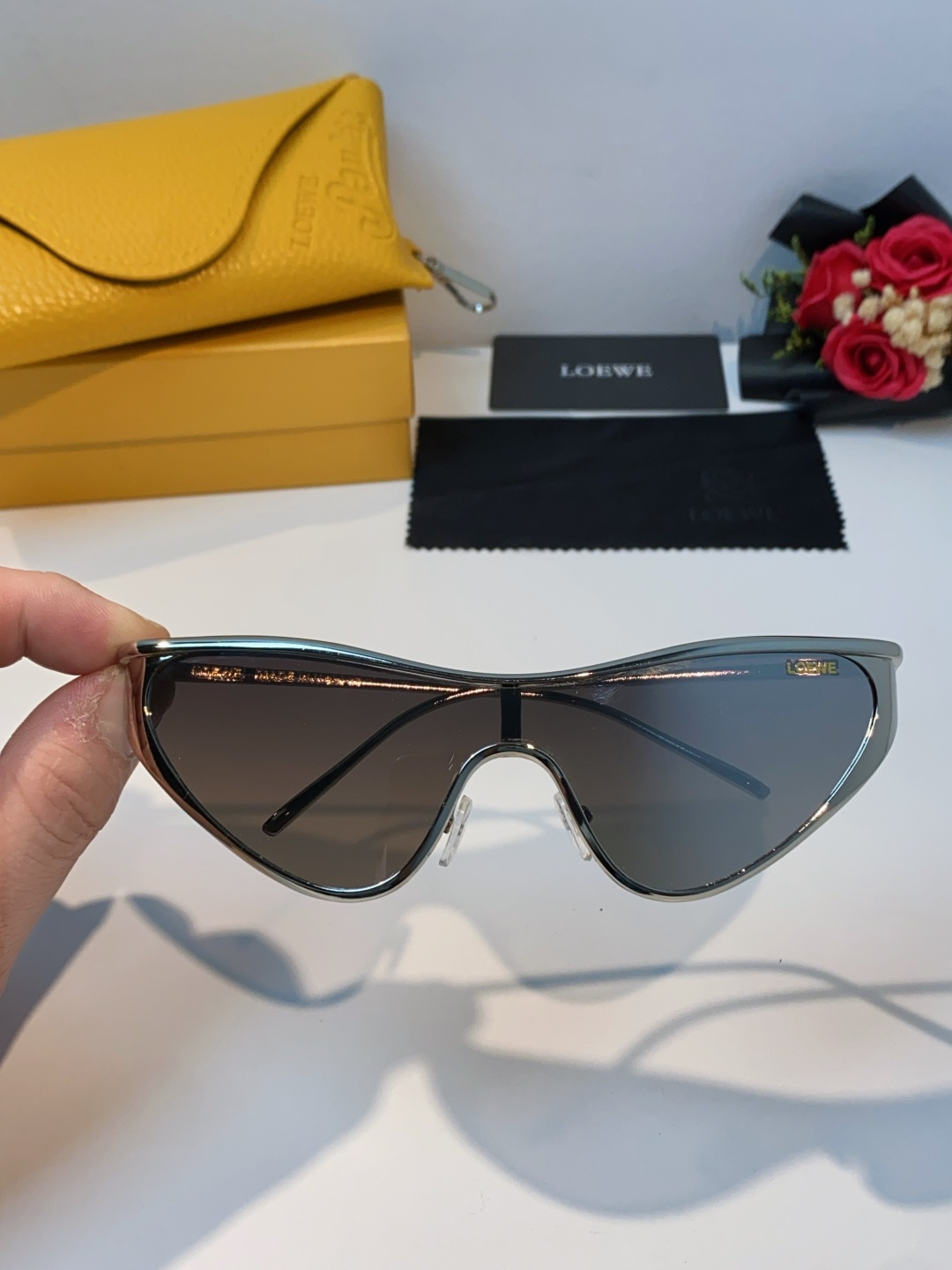 Loewe罗意威 杨幂同款复古猫眼墨镜欧美风时尚防紫外线太阳镜潮酷飒女士墨镜 LW40165U