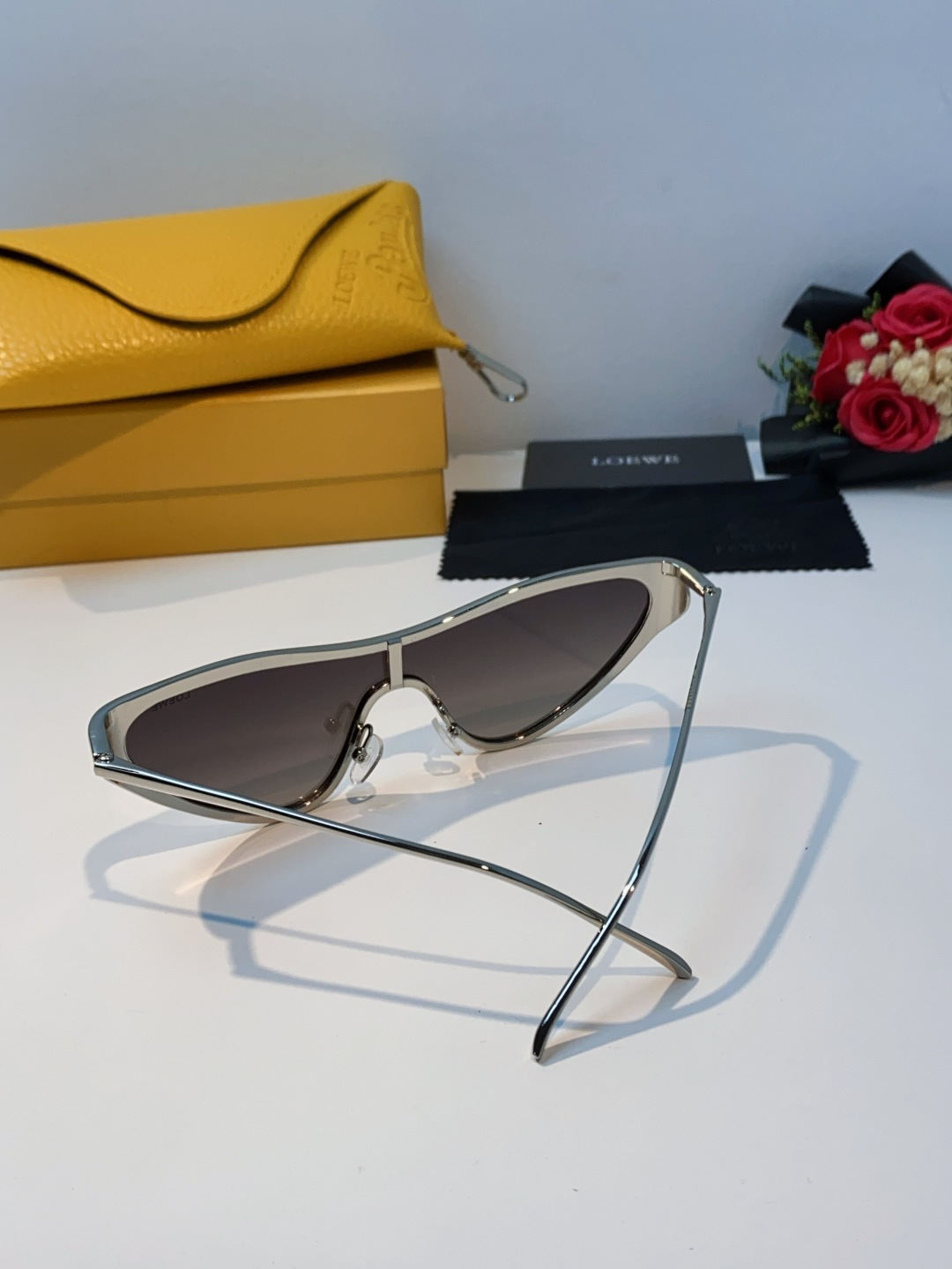 Loewe罗意威 杨幂同款复古猫眼墨镜欧美风时尚防紫外线太阳镜潮酷飒女士墨镜 LW40165U