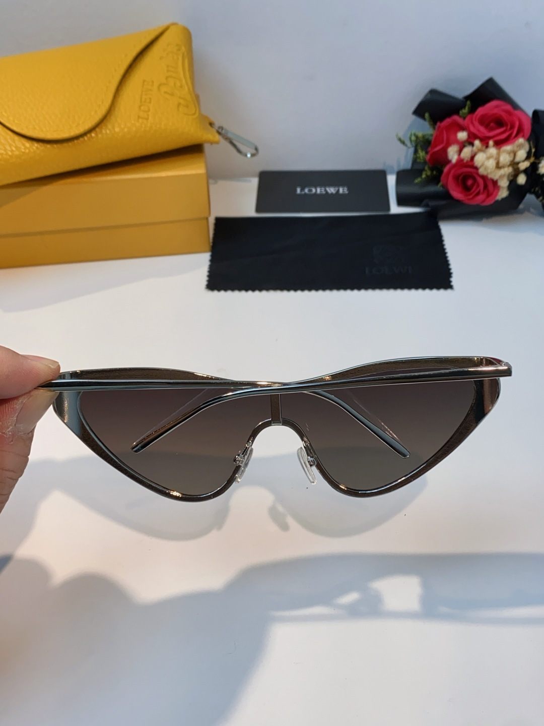 Loewe罗意威 杨幂同款复古猫眼墨镜欧美风时尚防紫外线太阳镜潮酷飒女士墨镜 LW40165U