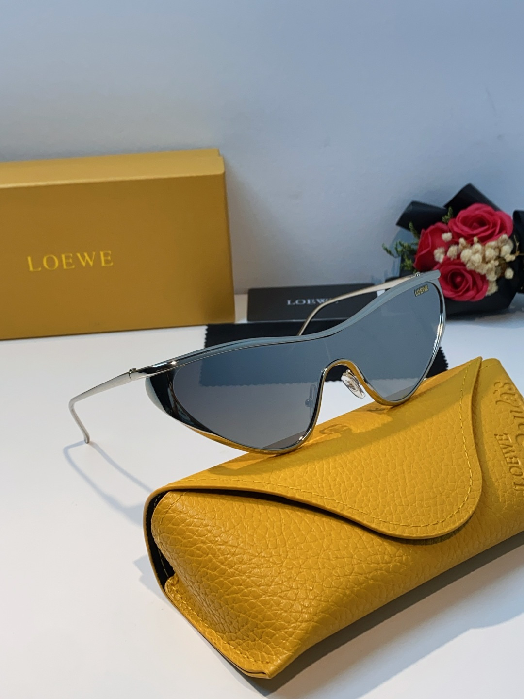 Loewe罗意威 杨幂同款复古猫眼墨镜欧美风时尚防紫外线太阳镜潮酷飒女士墨镜 LW40165U