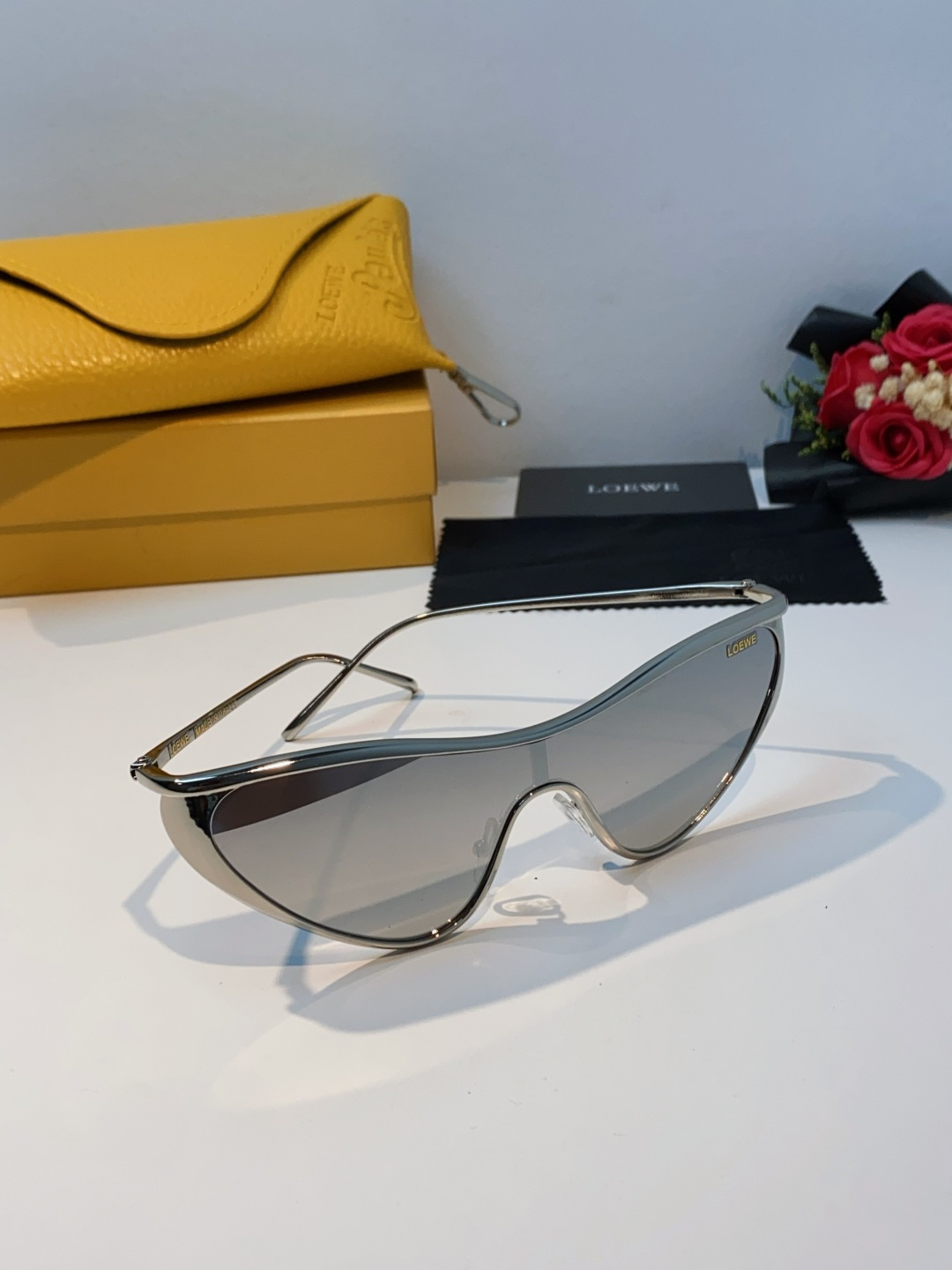 Loewe罗意威 杨幂同款复古猫眼墨镜欧美风时尚防紫外线太阳镜潮酷飒女士墨镜 LW40165U