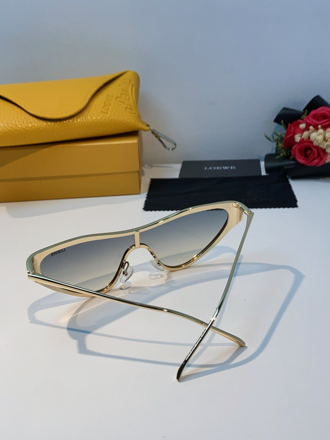 Loewe罗意威 杨幂同款复古猫眼墨镜欧美风时尚防紫外线太阳镜潮酷飒女士墨镜 LW40165U