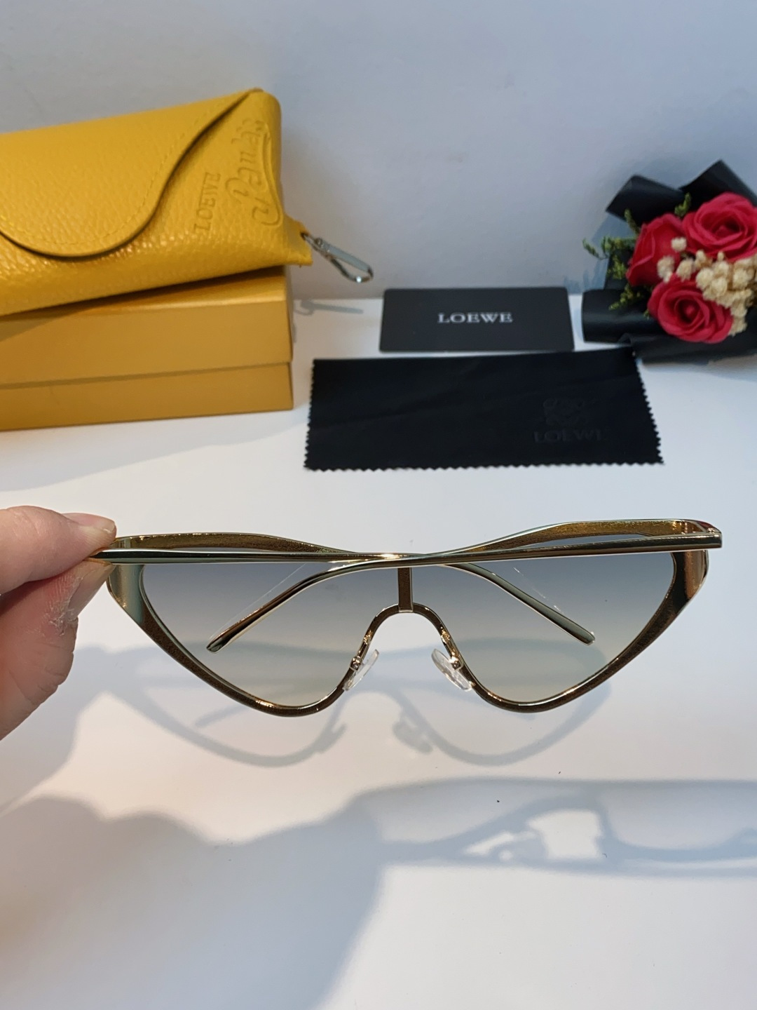 Loewe罗意威 杨幂同款复古猫眼墨镜欧美风时尚防紫外线太阳镜潮酷飒女士墨镜 LW40165U