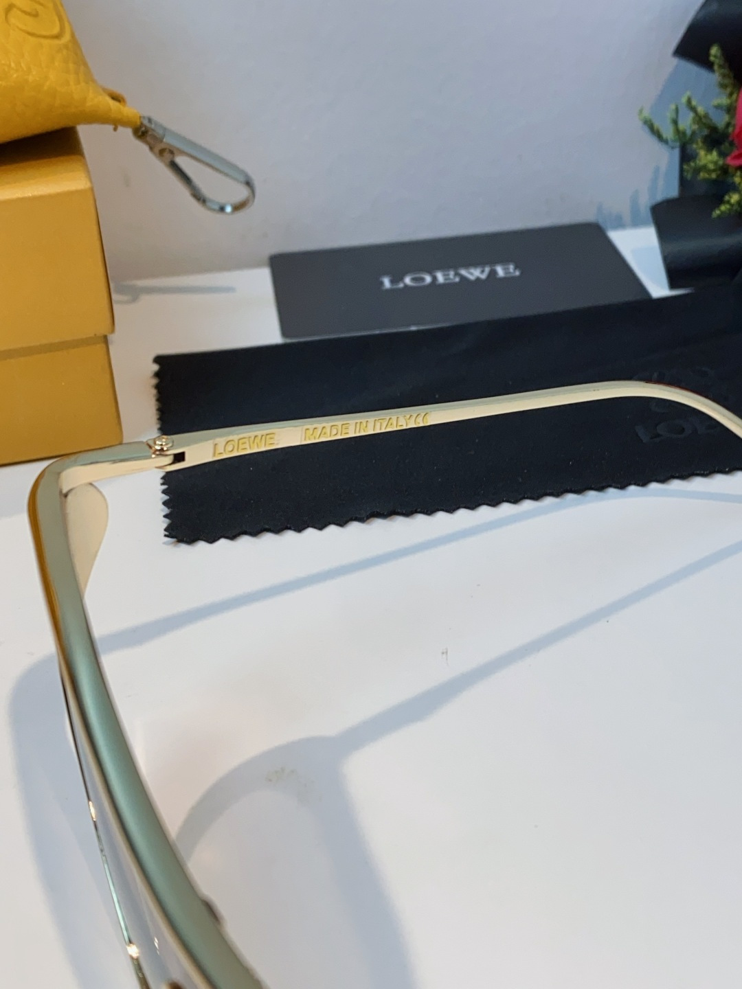 Loewe罗意威 杨幂同款复古猫眼墨镜欧美风时尚防紫外线太阳镜潮酷飒女士墨镜 LW40165U