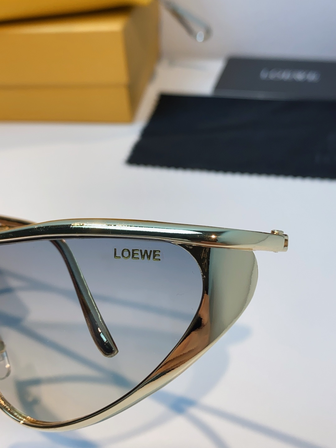 Loewe罗意威 杨幂同款复古猫眼墨镜欧美风时尚防紫外线太阳镜潮酷飒女士墨镜 LW40165U