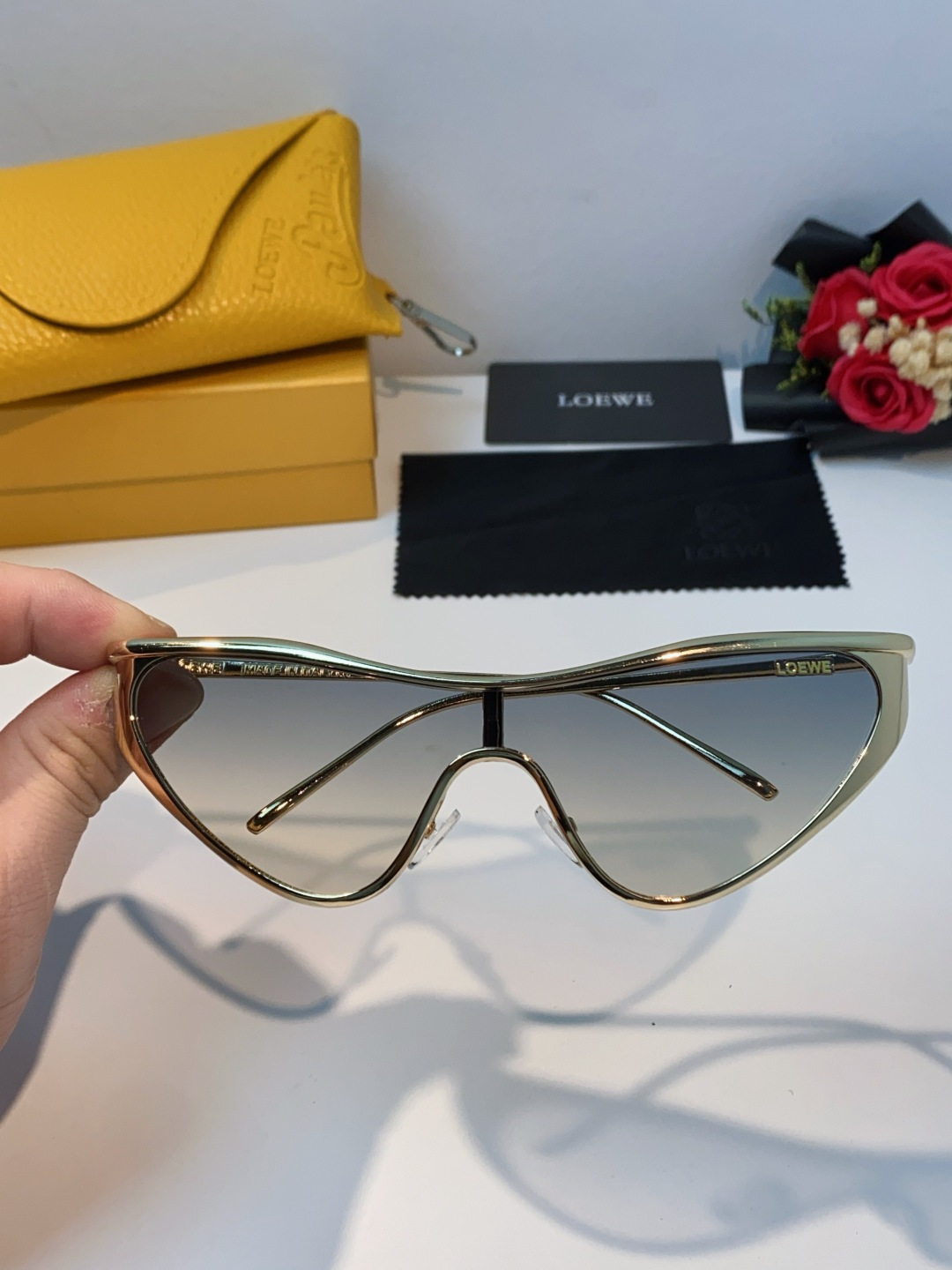 Loewe罗意威 杨幂同款复古猫眼墨镜欧美风时尚防紫外线太阳镜潮酷飒女士墨镜 LW40165U