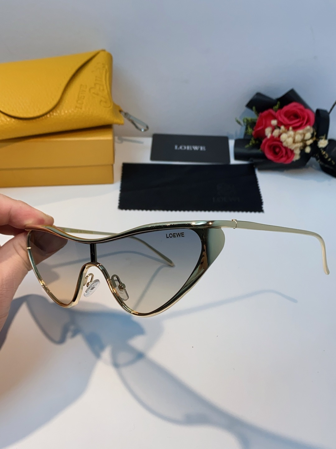 Loewe罗意威 杨幂同款复古猫眼墨镜欧美风时尚防紫外线太阳镜潮酷飒女士墨镜 LW40165U