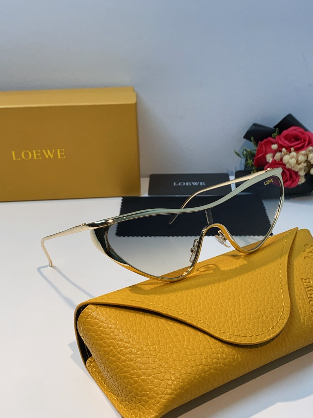 Loewe罗意威 杨幂同款复古猫眼墨镜欧美风时尚防紫外线太阳镜潮酷飒女士墨镜 LW40165U