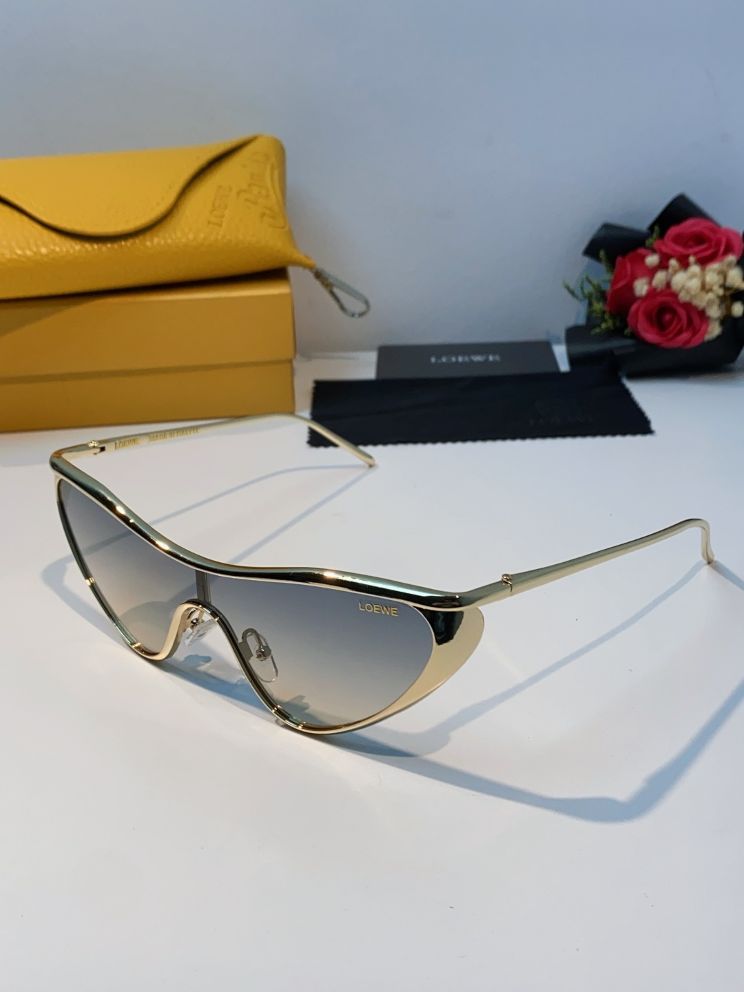 Loewe罗意威 杨幂同款复古猫眼墨镜欧美风时尚防紫外线太阳镜潮酷飒女士墨镜 LW40165U