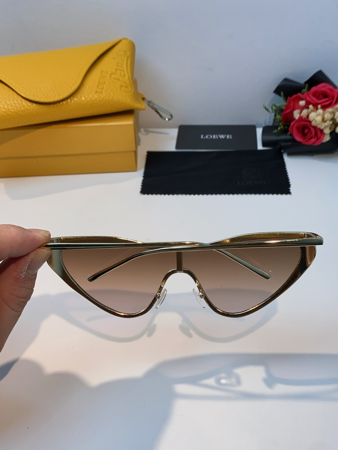 Loewe罗意威 杨幂同款复古猫眼墨镜欧美风时尚防紫外线太阳镜潮酷飒女士墨镜 LW40165U