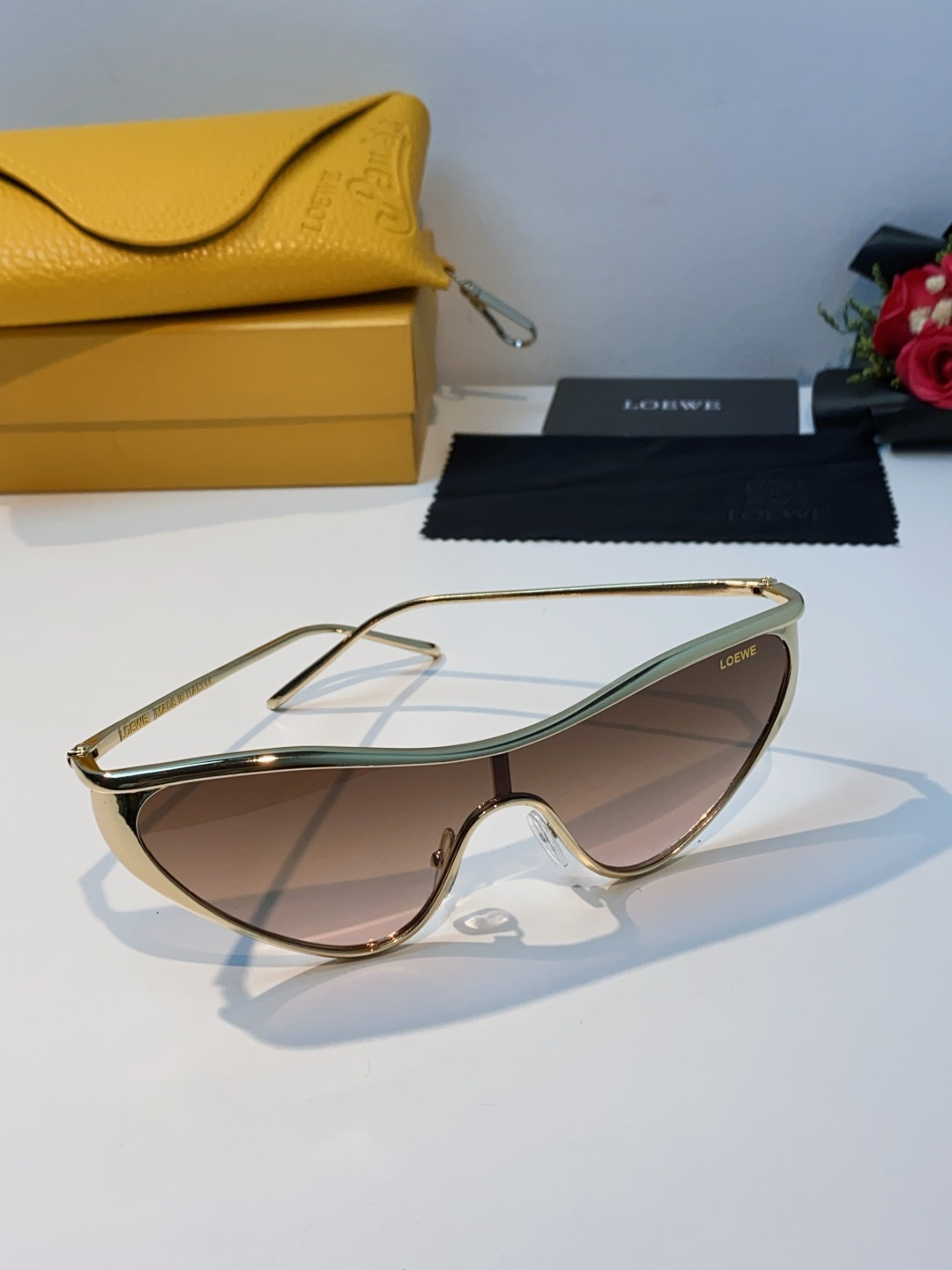 Loewe罗意威 杨幂同款复古猫眼墨镜欧美风时尚防紫外线太阳镜潮酷飒女士墨镜 LW40165U