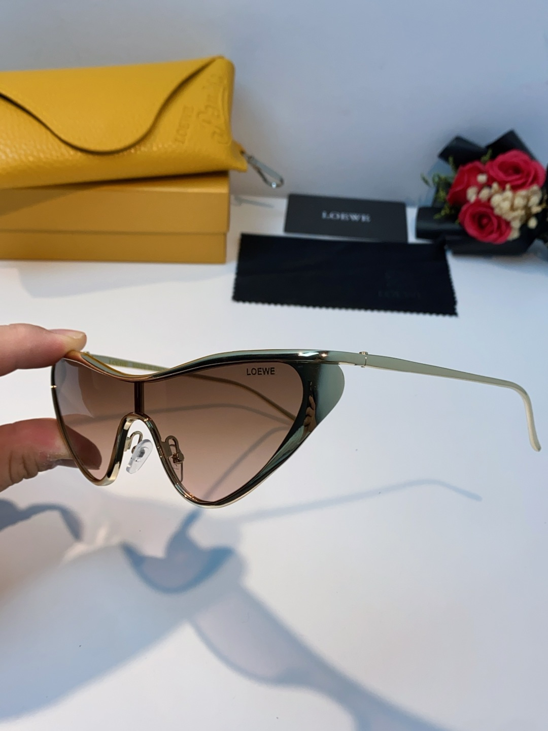 Loewe罗意威 杨幂同款复古猫眼墨镜欧美风时尚防紫外线太阳镜潮酷飒女士墨镜 LW40165U