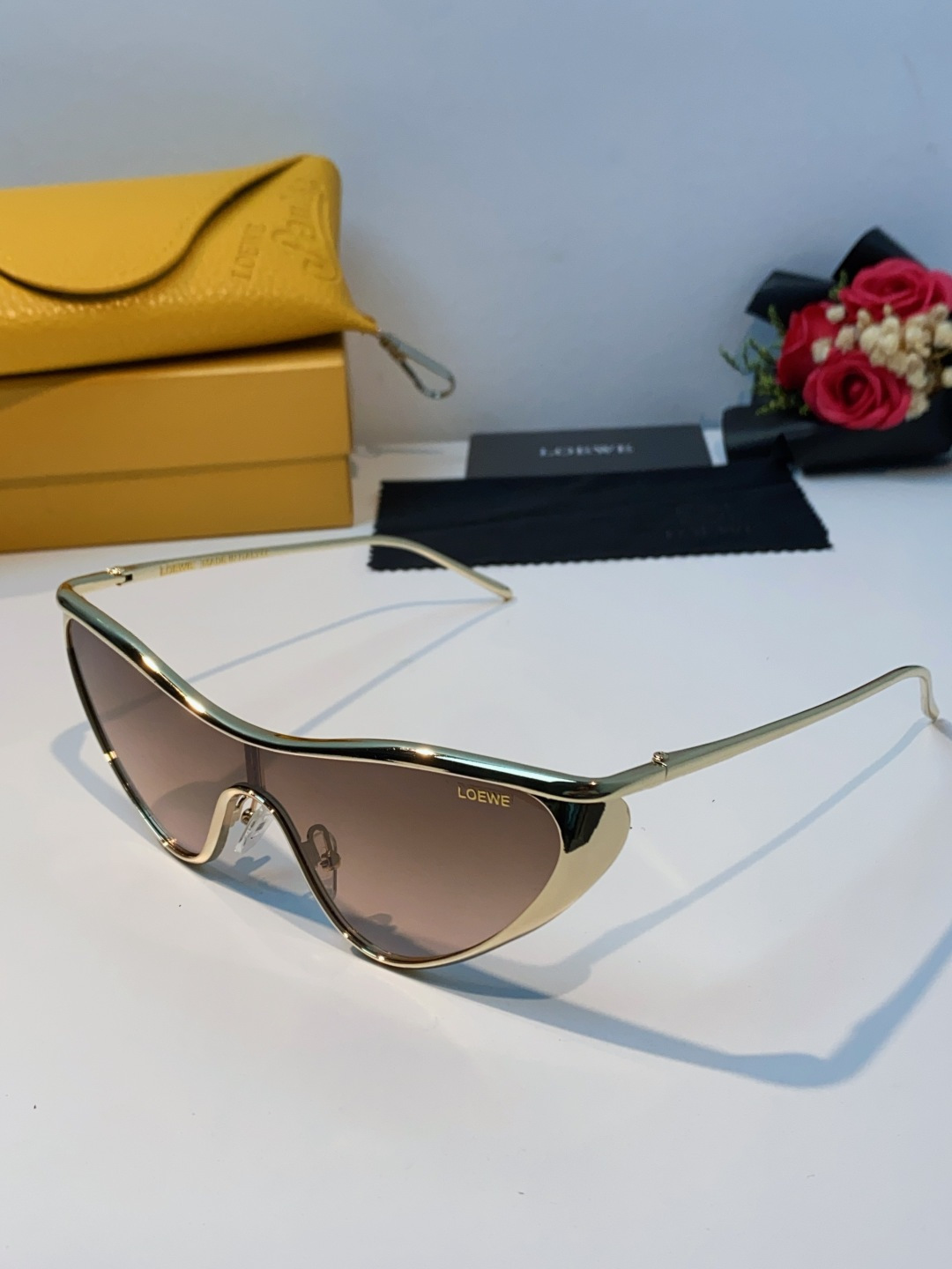 Loewe罗意威 杨幂同款复古猫眼墨镜欧美风时尚防紫外线太阳镜潮酷飒女士墨镜 LW40165U