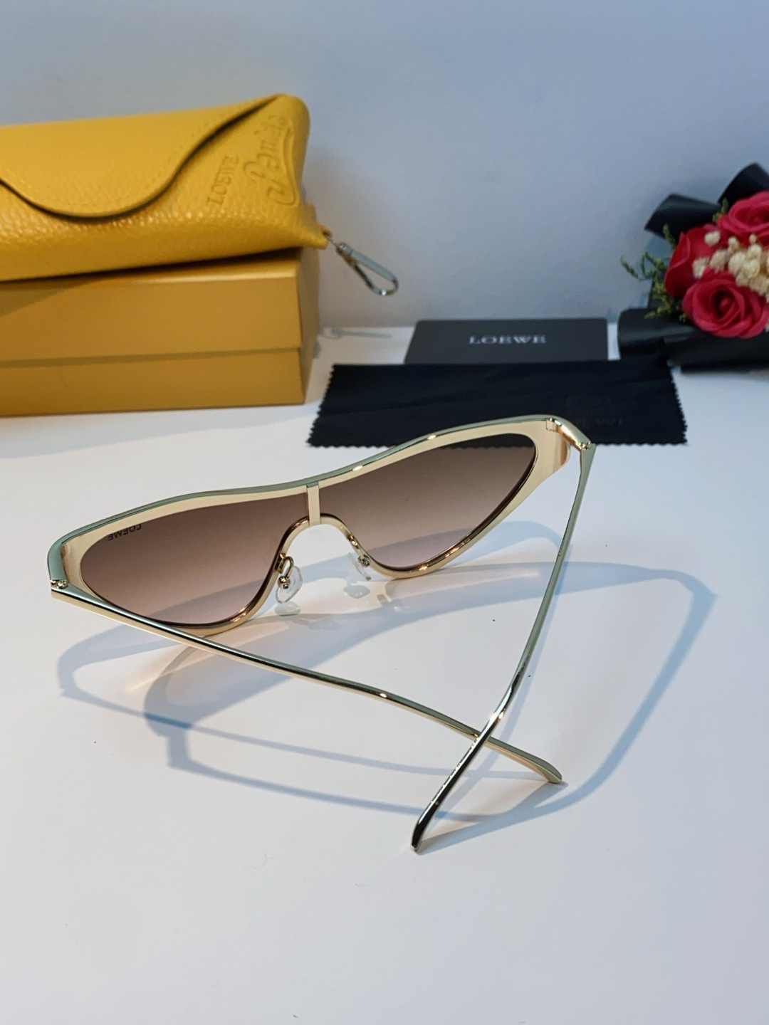 Loewe罗意威 杨幂同款复古猫眼墨镜欧美风时尚防紫外线太阳镜潮酷飒女士墨镜 LW40165U