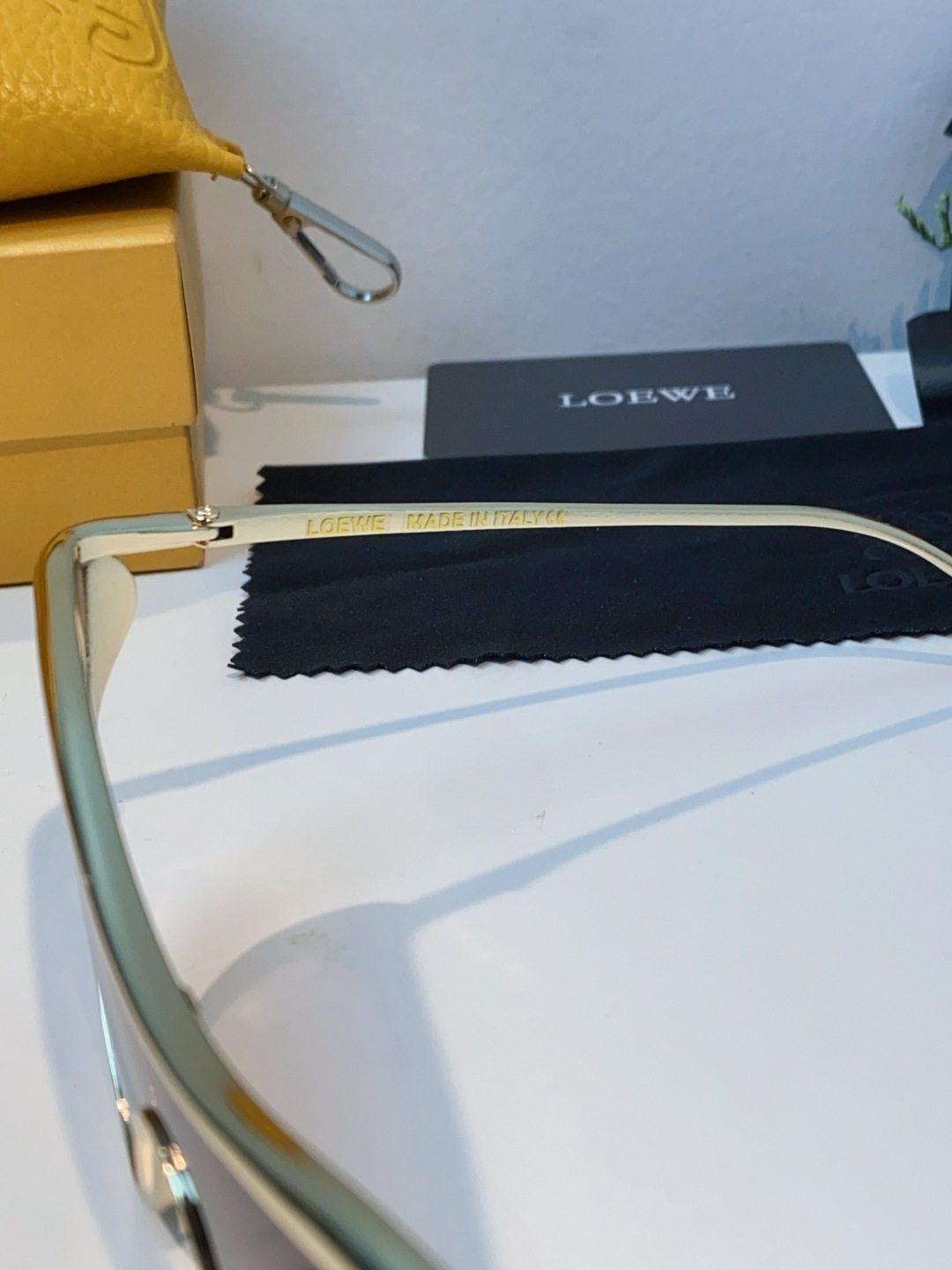 Loewe罗意威 杨幂同款复古猫眼墨镜欧美风时尚防紫外线太阳镜潮酷飒女士墨镜 LW40165U