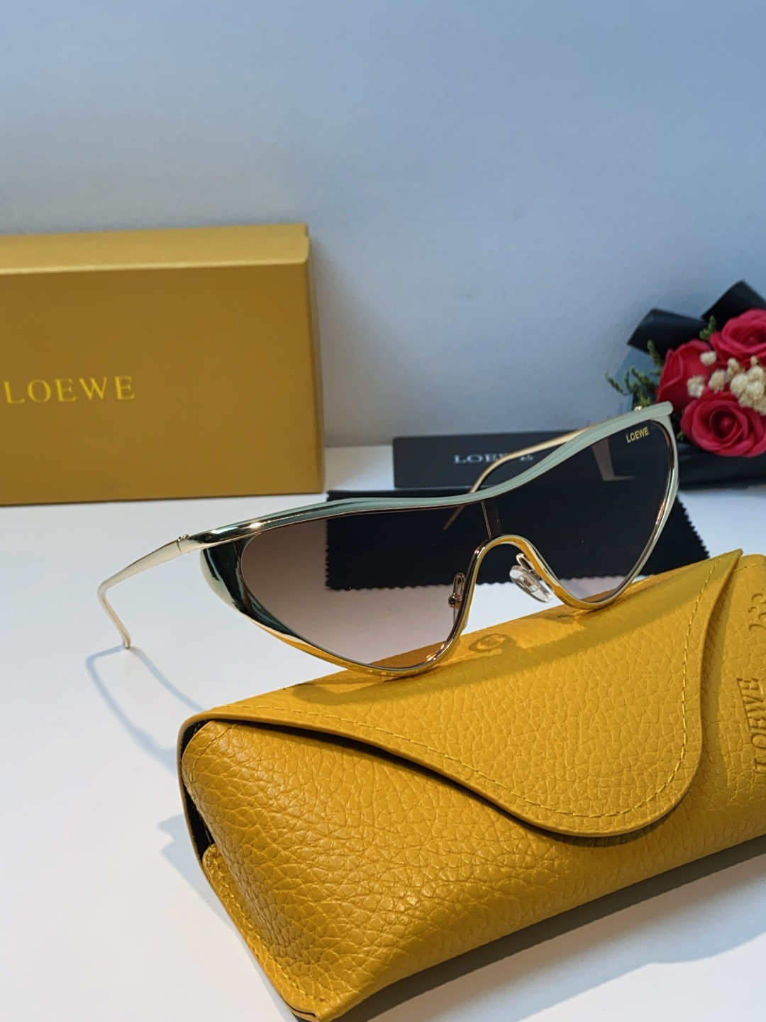 Loewe罗意威 杨幂同款复古猫眼墨镜欧美风时尚防紫外线太阳镜潮酷飒女士墨镜 LW40165U