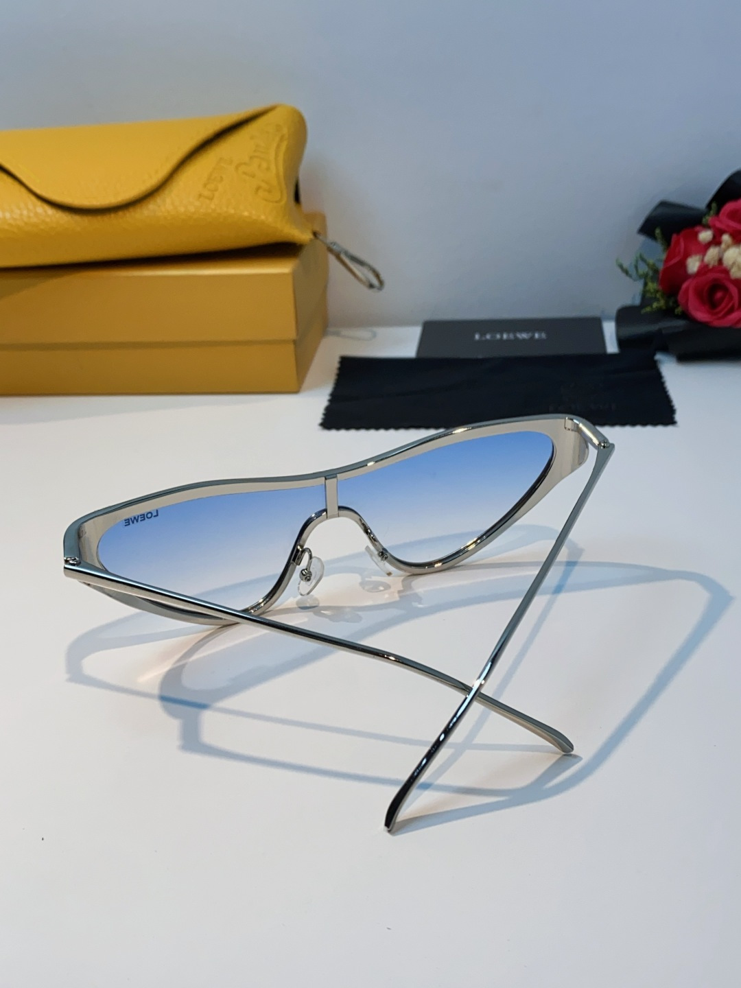 Loewe罗意威 杨幂同款复古猫眼墨镜欧美风时尚防紫外线太阳镜潮酷飒女士墨镜 LW40165U