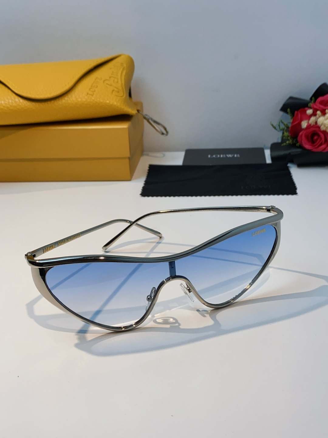 Loewe罗意威 杨幂同款复古猫眼墨镜欧美风时尚防紫外线太阳镜潮酷飒女士墨镜 LW40165U