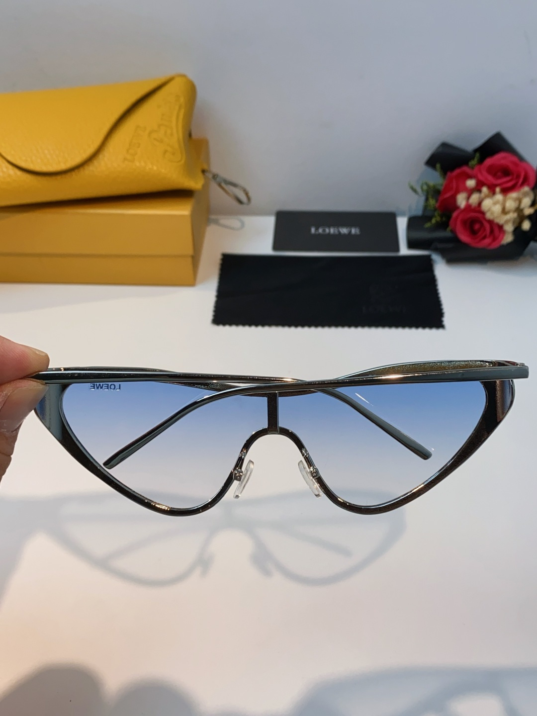 Loewe罗意威 杨幂同款复古猫眼墨镜欧美风时尚防紫外线太阳镜潮酷飒女士墨镜 LW40165U