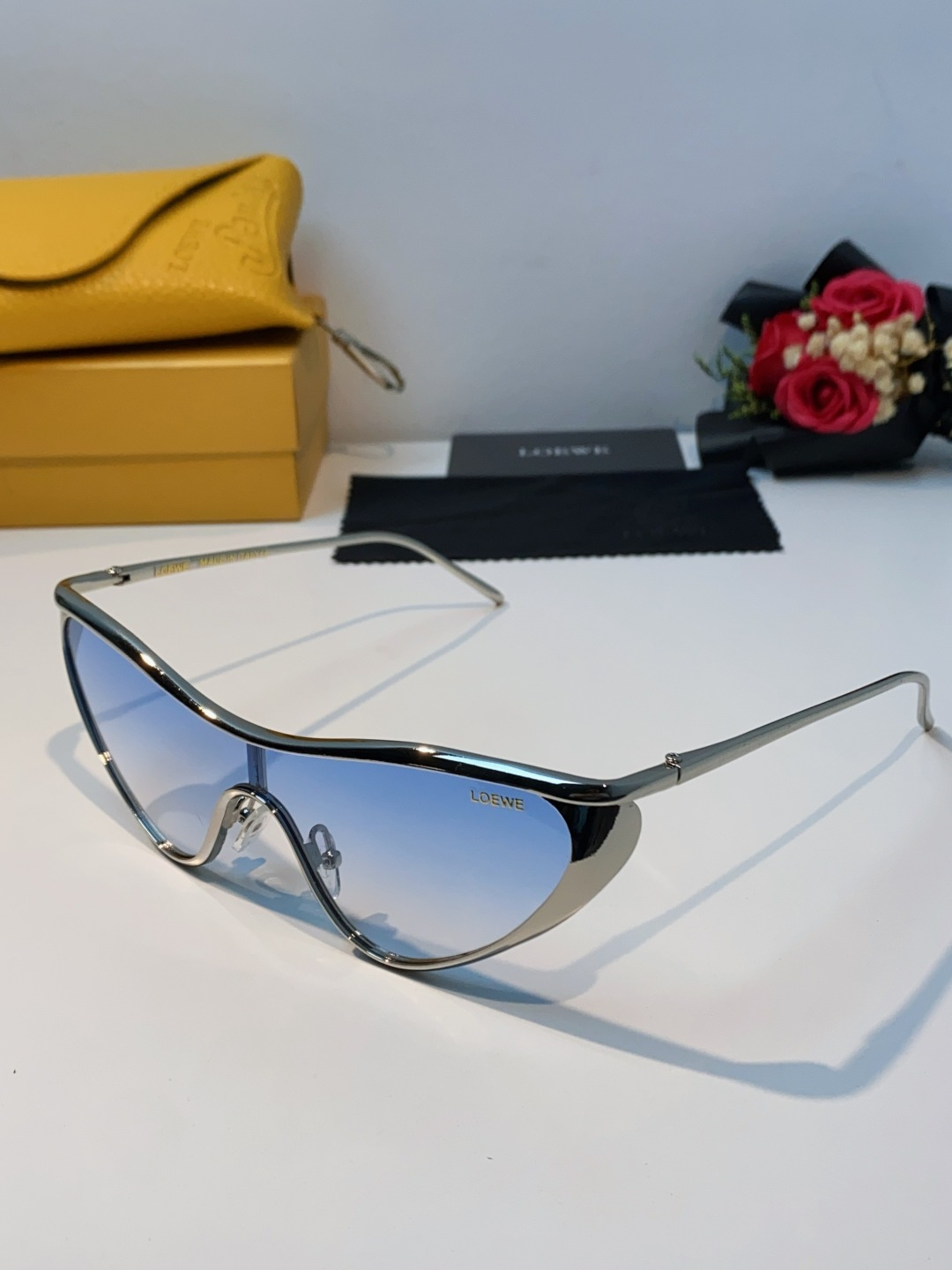 Loewe罗意威 杨幂同款复古猫眼墨镜欧美风时尚防紫外线太阳镜潮酷飒女士墨镜 LW40165U